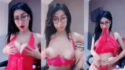 Awcece Bergoyang Dalam Renda Merah Yang Menggoda