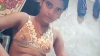 Desa Keringat, Cewek Kampung Buka Bibir Memek – Video Bugil Kampung.