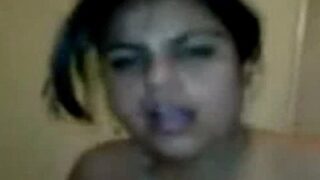 Gadis Montok Menggila Memuaskan Pacarnya Dalam Video Panas