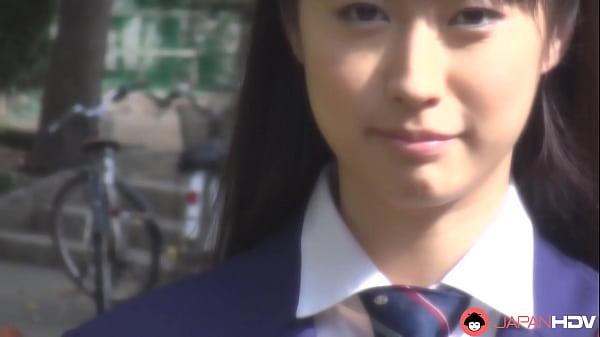 Tomomi Motozawa Pake Seragam Sekolah Ngewein Temen Sekelas