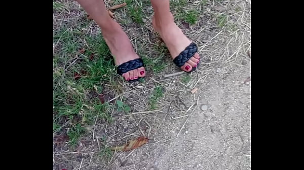 Nenek Arab Jalang Dengan Jari Kaki Dan Tumit Seksi Yang Bikin Nafsu