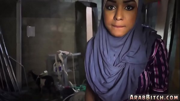 Anak Cewek Arab Dan Ibu-ibu Muslim Di Titik Jatuh Pantat, 23 Km Di Luar Kota.