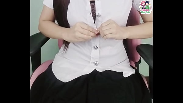 สาวนักศึกษาสุดเซ็กซี่โชว์เร้าใจบนโต๊ะคอม ใช้จู๋ปอมใหญ่โชว์นมสวยเด้งสะใจ