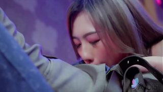 Cewek China Seksi Lin Siyu Lagi Ngewe Sambil Ngegas, Mulutnya Penuh Kontol, Dijepit Keras Sampai Meringis.