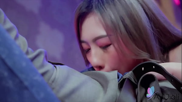 Cewek China Seksi Lin Siyu Lagi Ngewe Sambil Ngegas, Mulutnya Penuh Kontol, Dijepit Keras Sampai Meringis.