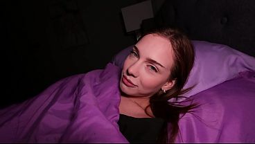 Tidur Satu Ranjang Sama Adik Tiri Mungilku – Venus Vixen