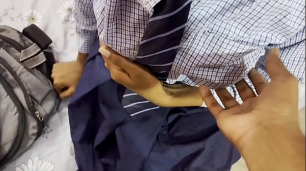 Desi Cewek Sekolah Perawan Ngewe Keras Berbagai Gaya Di Rumahnya (suara Hindi)