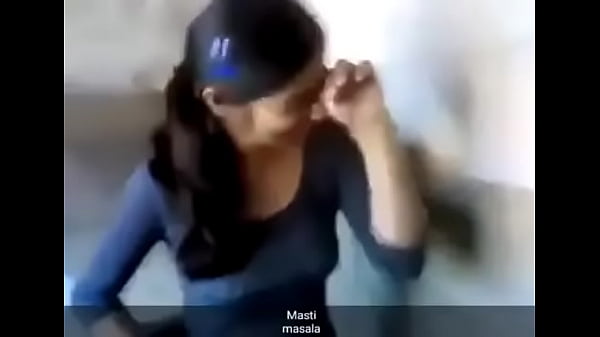 Mendingin Panas, Si Desi Cantik Buka Pakaian Perlahan…