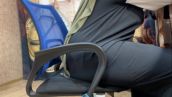 Gadis Berhijab Menggesek Celana Dalam Saat Bekerja