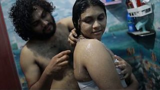 Abis Mandi, Kakak Ipar India Langsung Ngajak Main Di Kamar Mandi, Panas Banget.