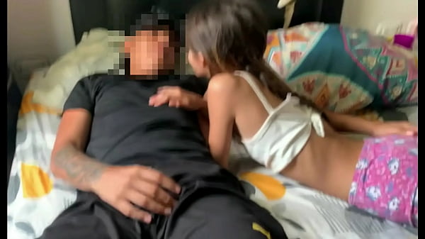 Kakak Tiri Nekat Bercinta Dengan Adik Tiri Saat Orang Tua Keluar – Kisah Lengkapnya