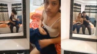 Cewek Kuliah Asik Ngentot Sama Dosennya, Makin Hot Pas Di Kamar.