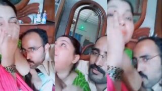 Pervert Ngisep-ngisep Pentil Bhabhi-nya Sambil Cium-cium Bibir