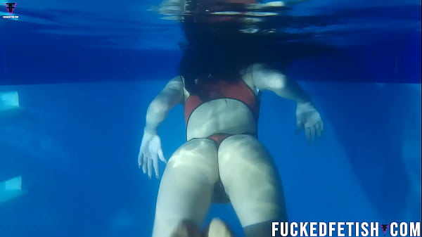 Helen Star Pake Baju Renang Seksi, Malem-malem Di Kolam, Napas Berat.