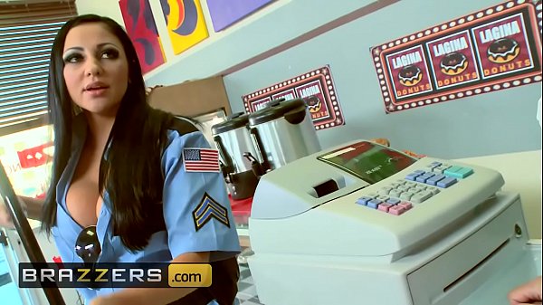 Seragam Ketat, Toket Gede Ngacengin – (audrey Bitoni, Honey White, Johnny Sins) – Boston Cream – Brazzers
