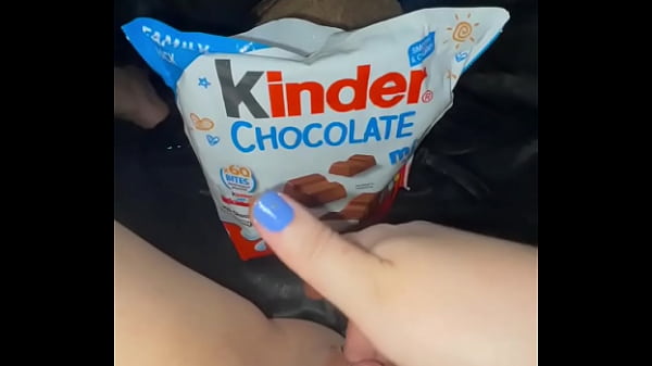 Coklat Nempel Di P*ki Gadis 18 Tahun Arab Saudi, Mainin Sendiri, Snow White Arab Di Beverly Hills, La, Amerika, 2025, Ngidam Kont*l Besar Secepatnya.