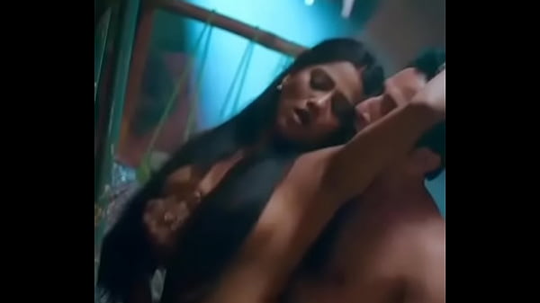 Cewek India Desi Lagi Manjain Pacarnya Sambil Bikin Makin Erotis.