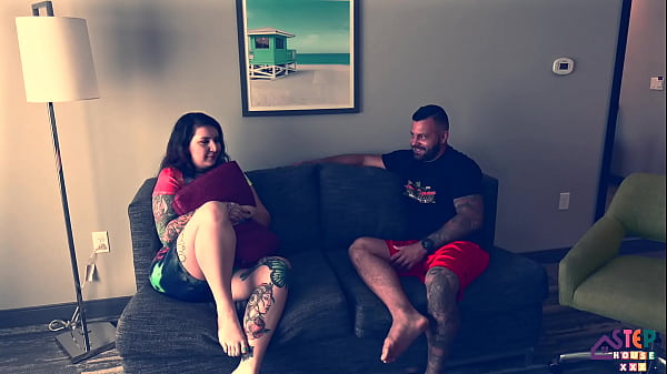 Ngewe Adik Tiri Misionaris Sambil Crot Di Dalem