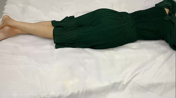 Malam Itu, Step-sisterku Yang Baru 18 Tahun Sendirian Di Kamar, Aku Masuk Dan Memuaskan Nafsuku Di Tubuhnya.