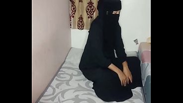Gadis Bercadar Main Belakang Sama Sopir Pribadi, Nafsu Menggila Di Dalam Mobil.