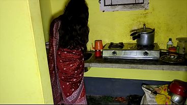 Devar Dapur Sendirian Liat Bhabhi, Kontol Langsung Dimasukin Ke Memek Basahnya.