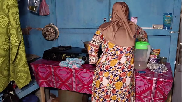 Ngentot Istri Temen Yang Lagi Masak, Makin Nikmat Rasanya