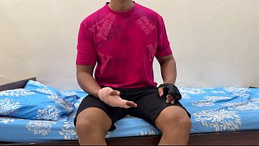 Ibu Tiri Bantu Anak Tiri Yang Luka Mandi, Lalu Goda Dia. Akhirnya Berujung Ngehisap Kontolnya, Sebelum Digenjot Keras.