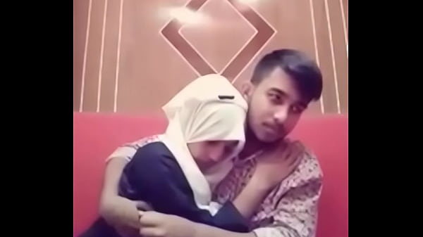 Desi Cewek Cowok Ngecup Basah Di Hotel, Bibir Nempel Panas, Badan Meremang.