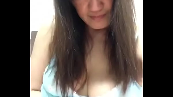 Cewek Asia Murahan Christy Colokin Memeknya Yang Becek