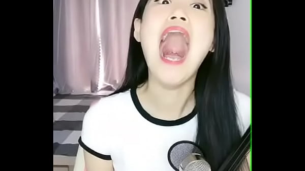 Cewek China Nganga Mulut, Bikin Pengen Dijilat