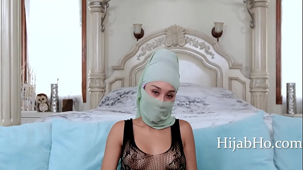 Ibu Tiri Berhijab Bikin Tenang – Cali Lee, Nikmatnya Bikin Pengen Lebih