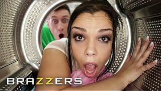 Tersangkut Di Situasi Liar, Para Bintang Brazzers Berakhir Nge-seks Brutal Di Kompilasi Panas Ini
