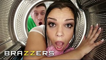 Tersangkut Di Situasi Liar, Para Bintang Brazzers Berakhir Nge-seks Brutal Di Kompilasi Panas Ini