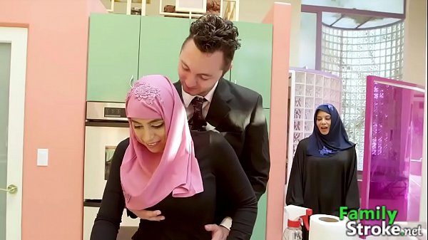 Keluarga Stroke – Anak Tiri Arab Dapat Kontol Kakak Tirinya