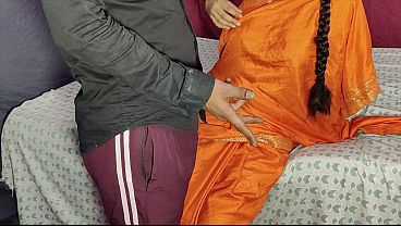 Dever Ne Desi Bhabhi Ki Chudasi Ki Pyaas Mitai, Garam Ras Se Bhigaya.