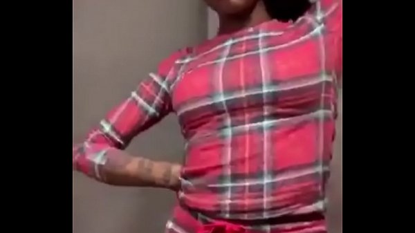Tante Asian Doll Goyangin Pantat Montoknya Di Ig Live Sambil Nyanyi Lagu Baru, Bibirnya Gerak-gerak Bikin Pengen Dicolek.