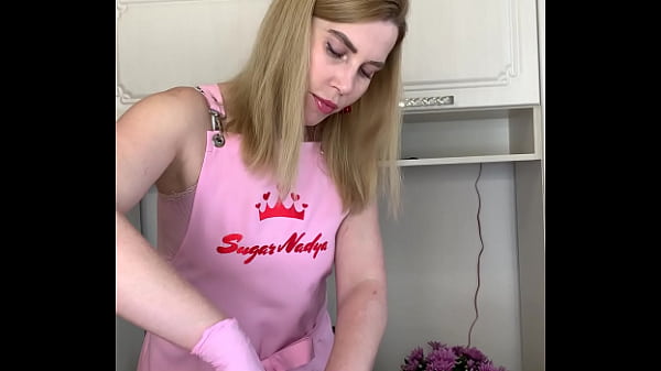 Ngentot Sama Tante Rusia Sexy Lagi Wax Kontol Bulu Lebat
