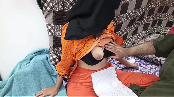 Anak Sekolahan Pakistan Pake Hijab Digarap Guru Lesnya, Crot Di Dalem.