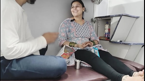 Ibu Tiri Ngewe Di Kereta Dari Kashmir Ke Kanyakumari, Makin Jauh Makin Basah.