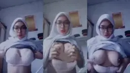 Sma Hijab Kacamata, Sange Berat Minta Digojlok