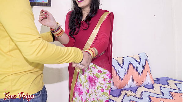 Desi Bhabhi Ditelepon Habis-habisan Dari Belakang Setelah Ngocok Dalam-dalam. Video Sex Hindi.