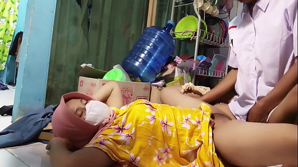 Dirayu Crot Bareng Ibu Tiri Pas Mau Berangkat Sekolah, Sampe Telat Gara-gara Minta Digenjot Dulu