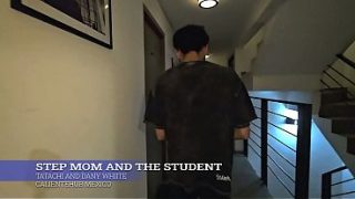 Ibu Tiri Lagi Panas, Muridnya Siap Digoreng.