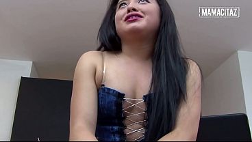 Goyangin Pantat Tebal Latina Pake Rok Mini… Dia Nggak Bisa Berhenti Megang-megang Itu