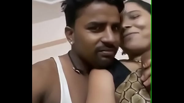 Mencengkeram Tante Desi Dengan Susu Montok Yang Menggoda