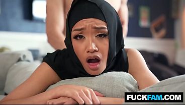 Hijabi Kena Kenalkan Budaya Amerika, Jade Kimiko & Parker Ambrose Mainin Tubuh