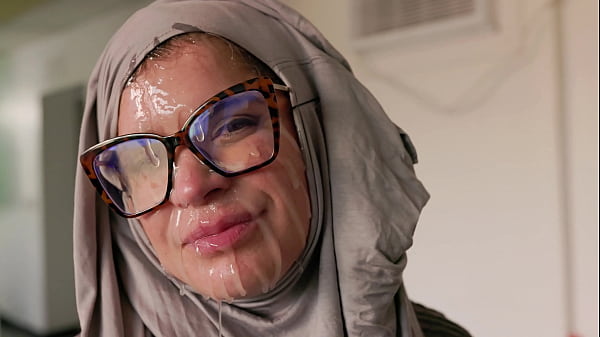 Hijab Cosplay – Amerika Milf Muka Digenjot Keluar