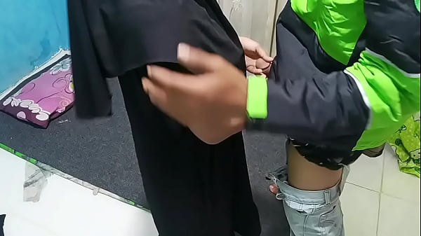 Prank Ajak Ojol Ngentot, Bikin Si Doi Makin Horny.