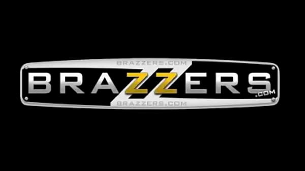 Nonton Brazzers, Bintang Porno Bertitik Montok Bikin Crot.