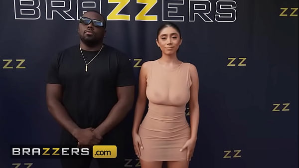 Ngentot Panas, Violet Myers Pamer Lubang Memek Ke Paparazi